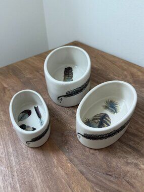 CREATIVE CO-OP Ceramic Feather Nesting Bowls Oval Dishes Set of 3